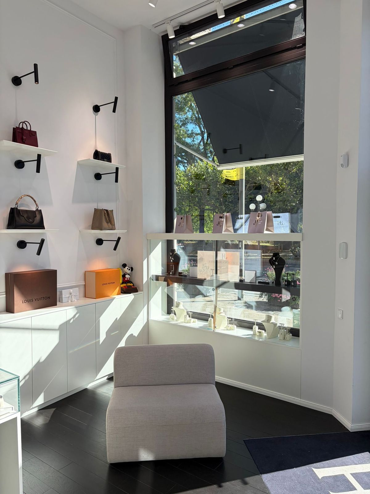 Im Geschäft von Juwelier Häge in Wiesbaden