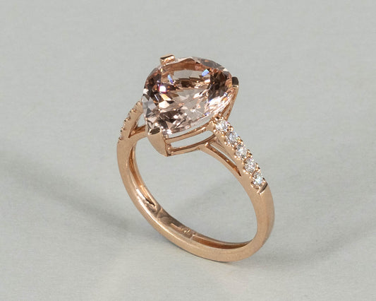 Ring mit Morganit und Brillanten