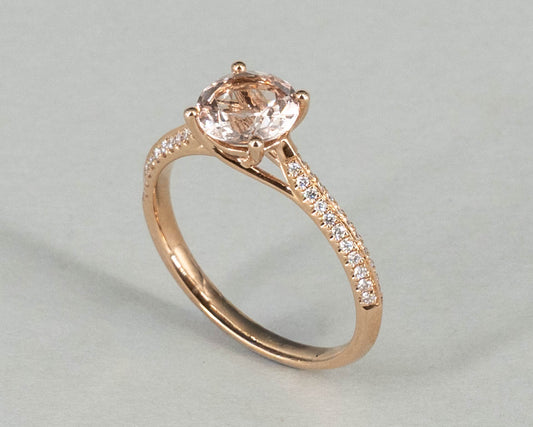 Ring mit Morganit und Brillanten