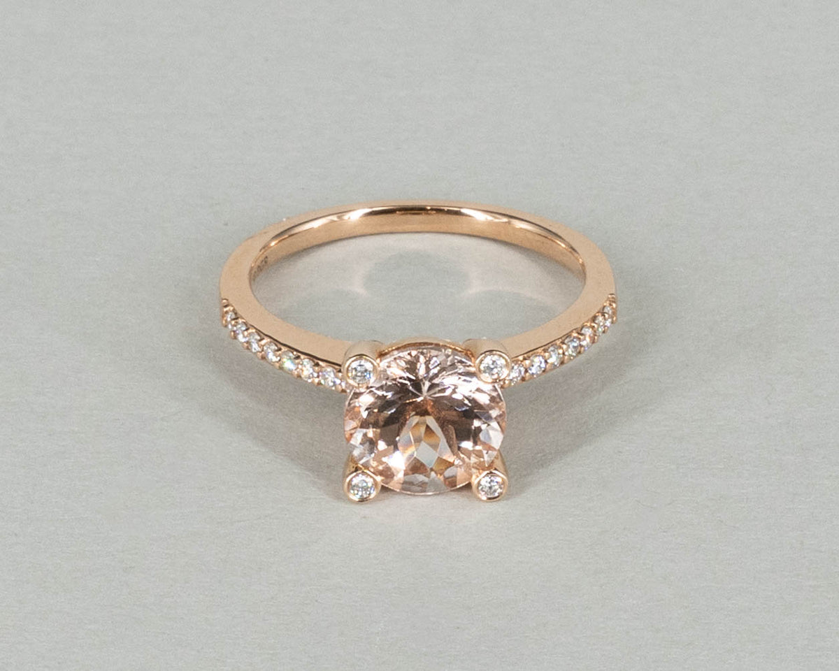 Ring mit Morganit und Brillanten