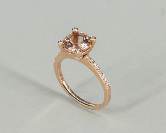 Ring mit Morganit und Brillanten