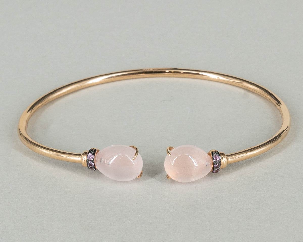 Armreif in 18 kt Roségold mit Quartz und Saphiren