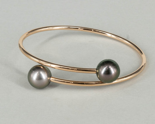 Armreif in 18 kt Roségold mit Tahitiperlen