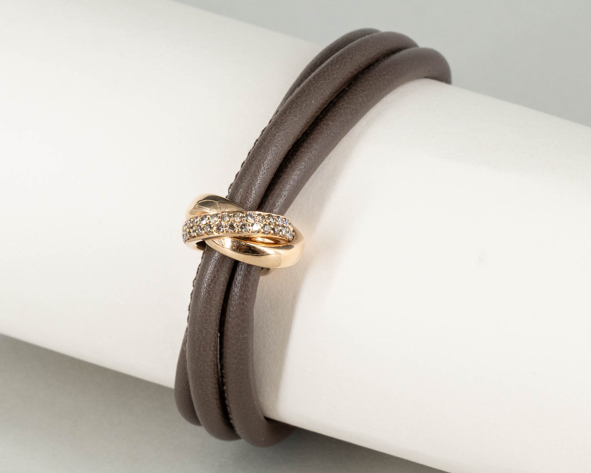 Lederarmband mit braunen Brillanten in 18 kt Roségoldfassung